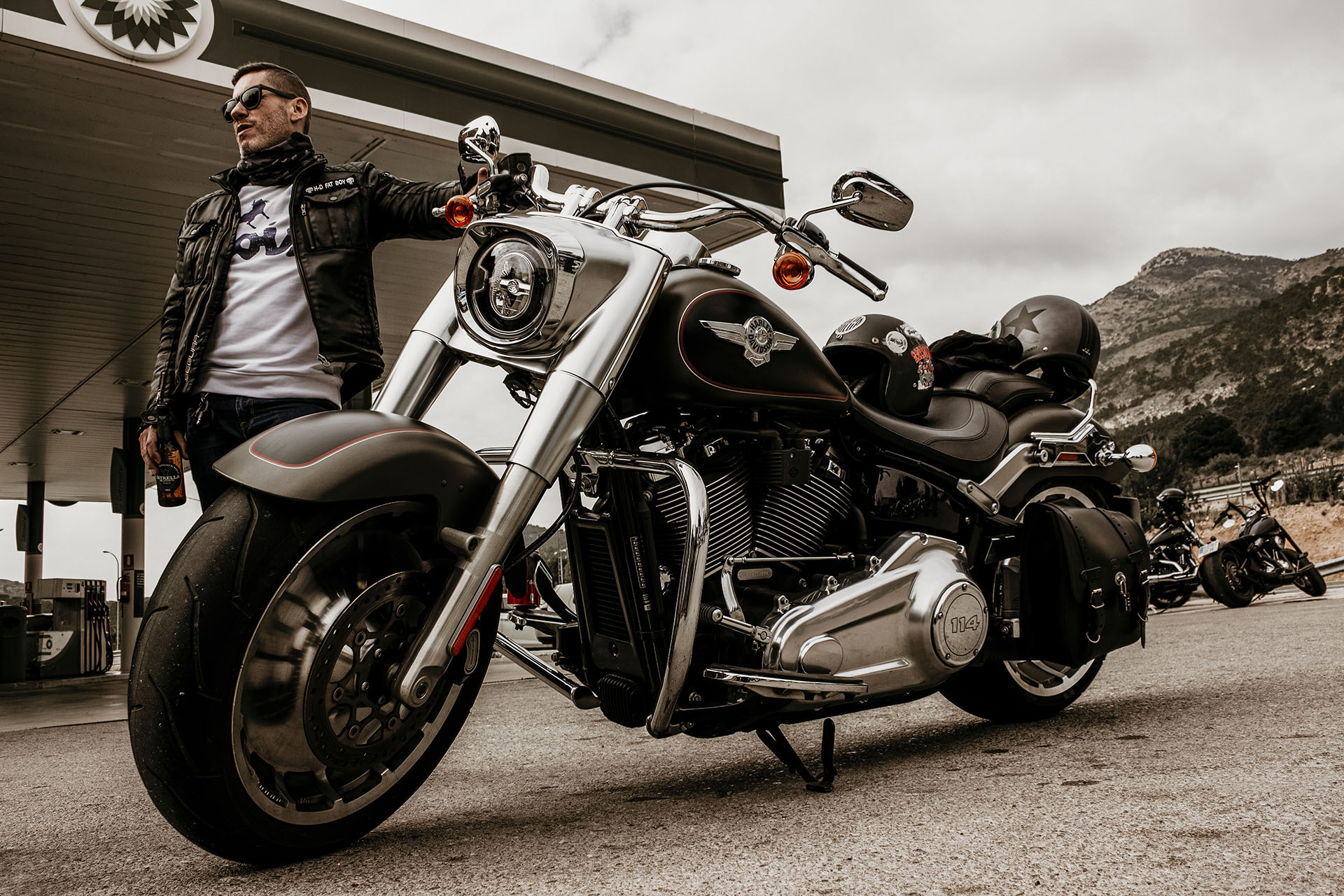 Lot dedicated to the motorcycle brand Harley - Davidson …